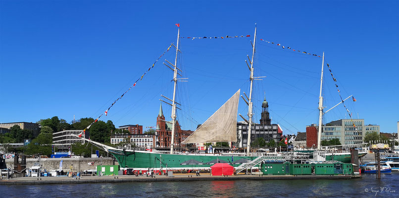 Le cargo Rickmer Rickmers est l'emblème flottant de Hambourg