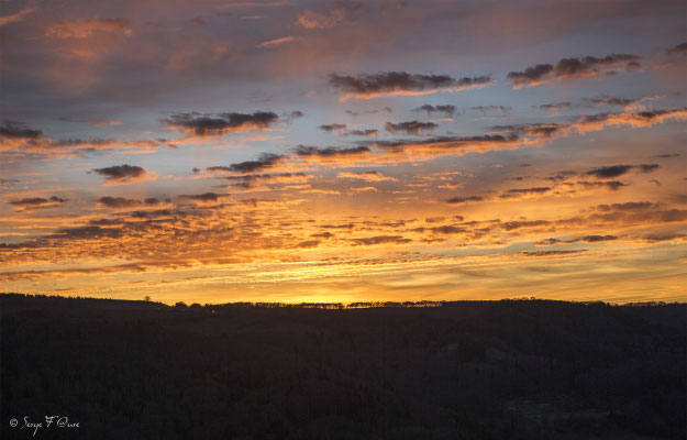 Coucher de soleil sur le plateau de Charlanne - Massif du Sancy - Auvergne - France