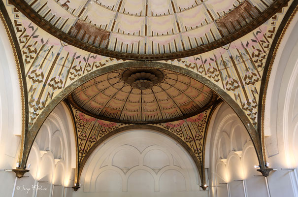 Détails du plafond du grand hall du Casino de La Bourboule - Auvergne - France