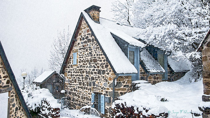 Sur le chemin de ronde de Murat le Quaire - Façon tableau - Massif du Sancy - Auvergne - France