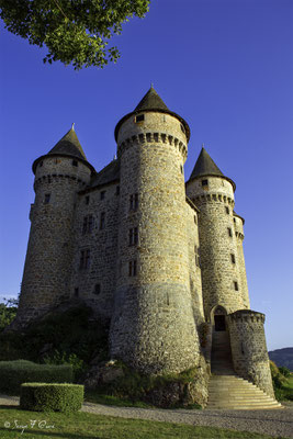 Château de Val à Lanobre dans le Cantal en Auvergne - France