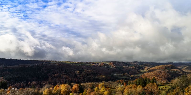 L'automne sur Liournat - Commune de St-Sauves d'Auvergne - Massif du Sancy - France