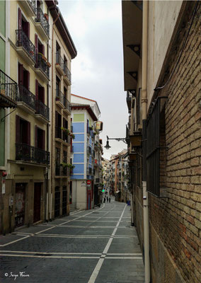 Rue de la citadelle de Pampelune - Sur le chemin de Compostelle