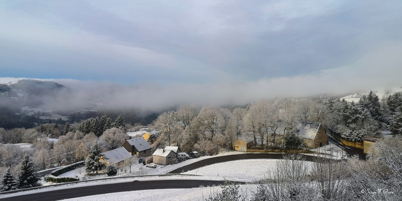 10 h du matin le vendredi 03 janvier 2025, fin du premier 1/4 du XXIᵉ siècle. Evolution du lever du jour sur Murat-Le Quaire - Massif du Sancy - Auvergne - France