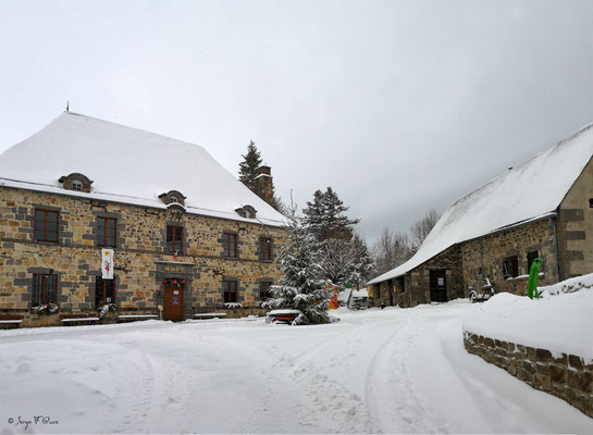 Mairie et Scénomusée de la Toinette et Julien  - Murat Le Quaire - Massif du Sancy - Auvergne - France 