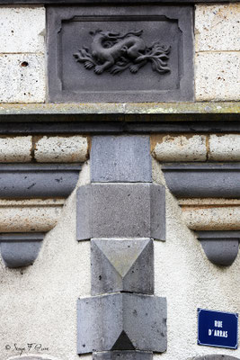Détail de façade d'une maison typique rue d'Arras - La Bourboule - Auvergne - France