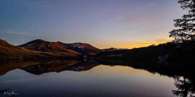 Le lac du Guéry au crépuscule - Massif du Sancy - Auvergne - France