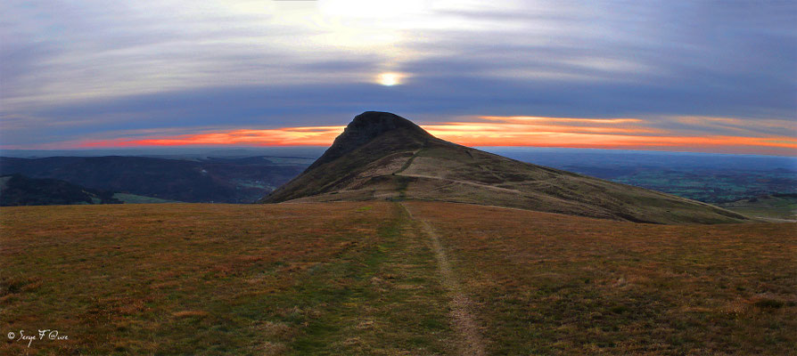 La Banne d'Ordanche vue du Puy Loup - Massif du Sancy - Auvergne - France - Vue panoramique