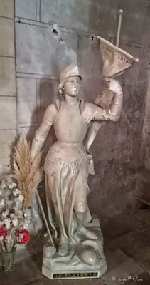 Statut de Jeanne d'Arc dans l'église Saint-Pierre d'Auvillar - France - Sur le chemin de Compostelle