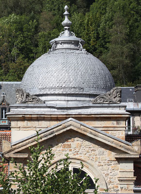 Détail des coupoles sur la toiture des Grands Thermes de La Bourboule - Auvergne - France