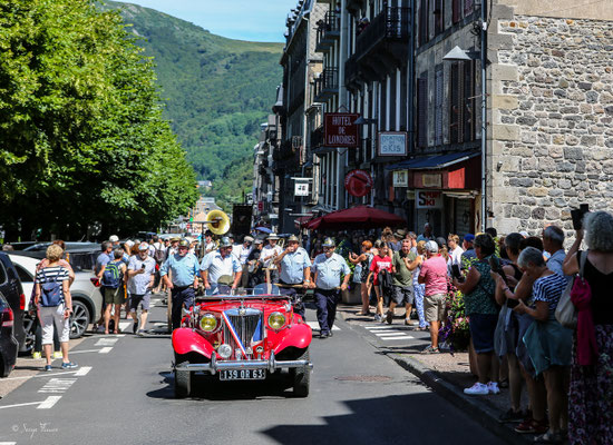 Défilé belle époque des 125 ans du Funiculaire - Le 14 juillet 2023  - Le Mont Dore - Massif du Sancy - Auvergne - France 