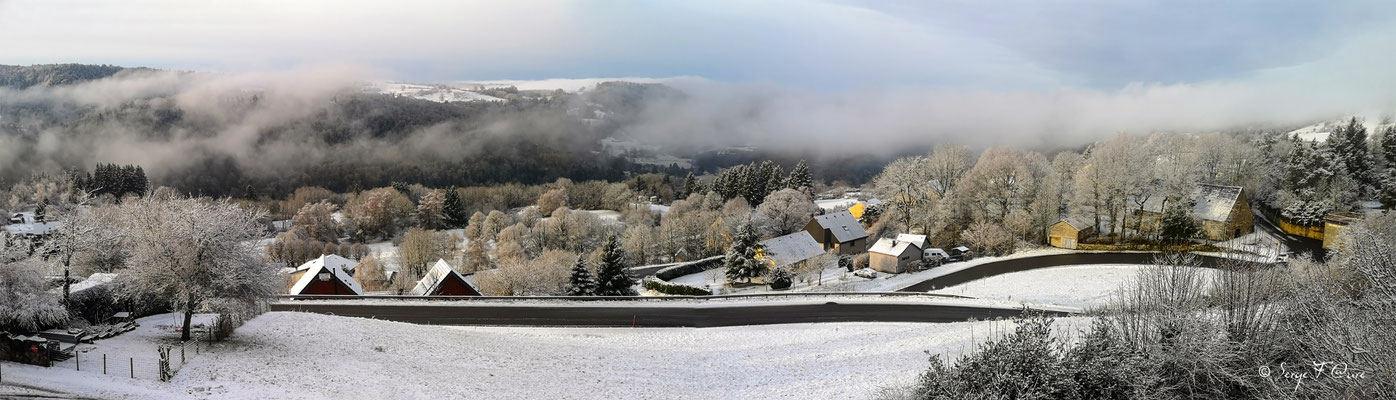 10 h du matin le vendredi 03 janvier 2025, fin du premier 1/4 du XXIᵉ siècle. Evolution du lever du jour sur Murat-Le Quaire - Massif du Sancy - Auvergne - France