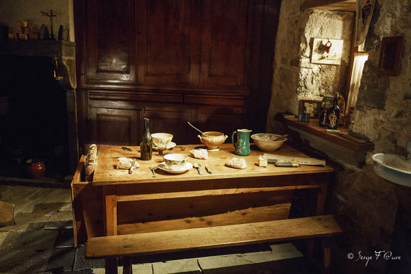 Salle commune - Scénomusée la Toinette et Julien - Murat le Quaire  - Massif du Sancy - Auvergne - France