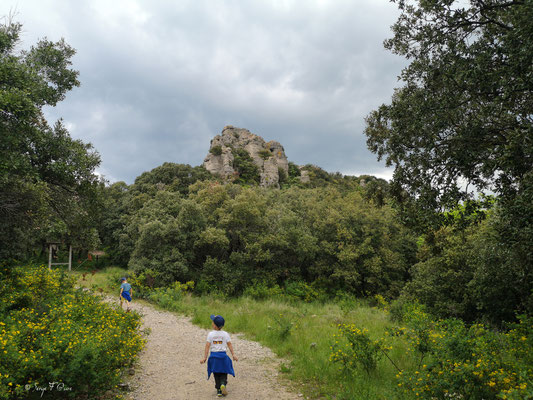 Le Roc des 2 Vierges à Saint Saturnin de Lucian