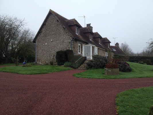 Cour enduit bicouche - graviers Muneville - TTA