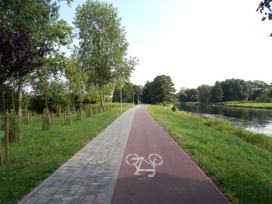 Piste cyclable enrobé rouge