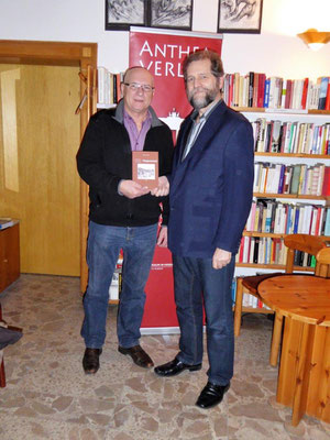 Johann Enderle im Lessinghaus Berlin mit Verleger Detlef w. Stein, Dezember 2016