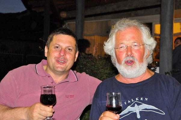 Abendessen mit guten Wein und die gute Stimmung durfte auch nicht fehlen