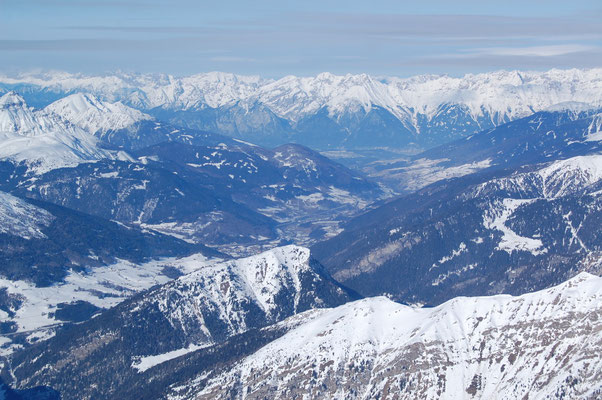 Von Brenner Richtung Innsbruck hinten das Karwendelgebirge, Jänner 2009