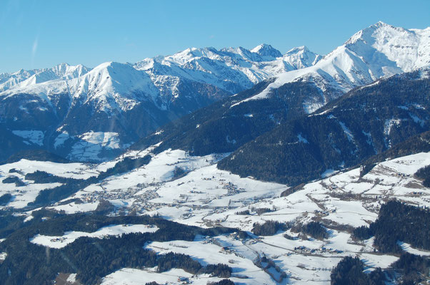 Terenten und links oben das Skigebiet Gitschberg
