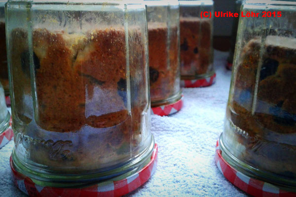 Mini-Christstollen im Glas, kopfstehend zum Abkühlen