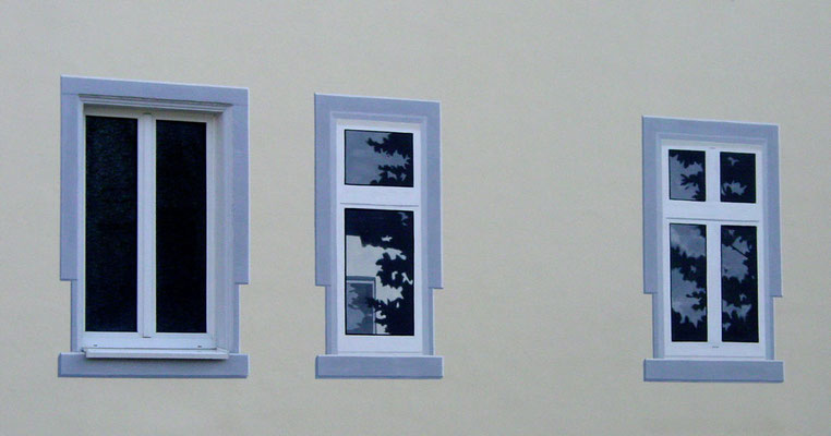 Detail: Die Fenster spiegeln die Umgebung.