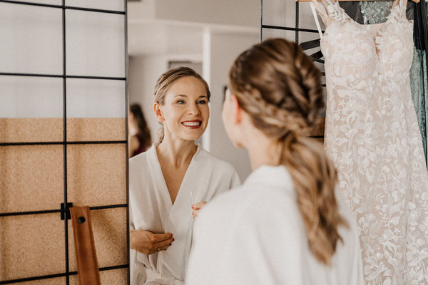 Braut mit elegantem Ponytail, Foto: Stories by Jane