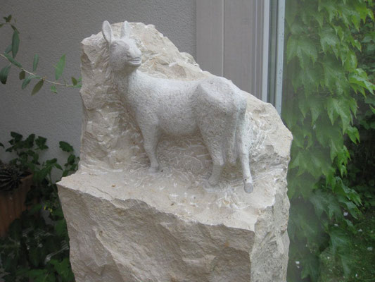 "Widerspenstig", Stele Kalkstein