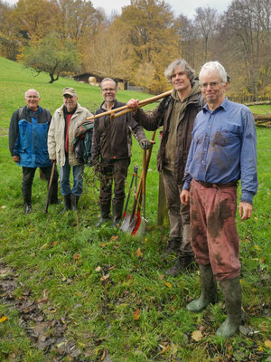 Von links: Reinhold Grözinger, Joachim Sommer, Uwe Schober, Wolf Hecker (alle NABU Vaihingen) sowie Christoph Kaup (NABU Sachsenheim)