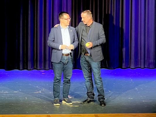 MARC A. HERREN UND DER BELPER GEMEINDERATS-PRÄSI.