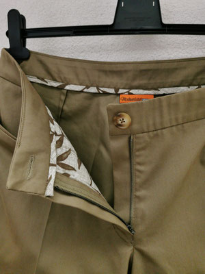 Massgeschneiderte Hose mit schönen Details