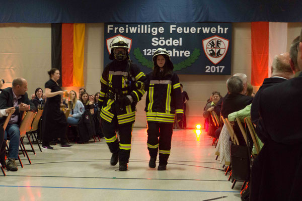 Modenschau 125 Jahre Feuerwehrbekleidung in Södel