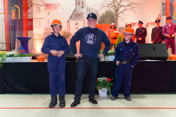 Modenschau 125 Jahre Feuerwehrbekleidung in Södel