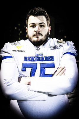 #75 OFFENSIVE LINE Timothy Berchtold  ► 1999 ►140kg ► 185cm