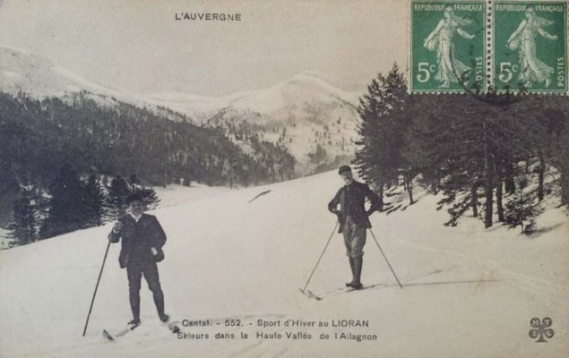Skieurs dans la haute vallée de l'Alagnon
