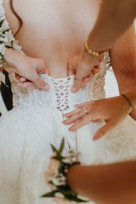 Getting Ready der Braut fotografiert vom Hochzeitsfotografen