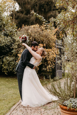 Brautpaar fotografiert vom Hochzeitsfotografen in Dagobertshausen