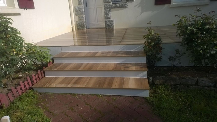 Après - Terrasse carrelage sur plot immitation bois 