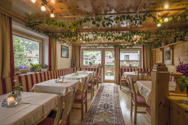 Frühstück in der Pension Bergkristall in Tux-Lanersbach mit regionalen Produkten