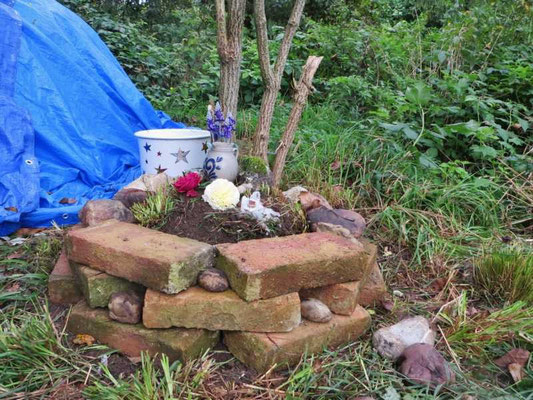 der Altar wird von uns neu hergerichtet