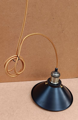 Lámpara techo metal con cordón forrado en tela. Ref NB05/07. Cordon 147 cms. Pantalla 12x22