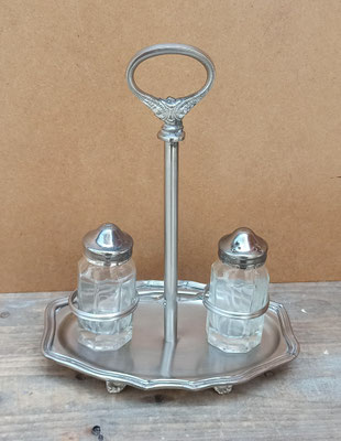 Salero y pimentero con soporte. Ref 50005645. 23x20x12