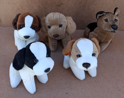 Perros de peluche con ladrido. 15x20
