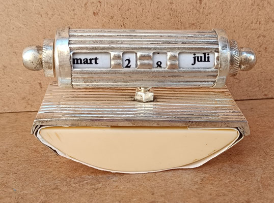 Calendario de mesa con secante. Ref 75759. 9x5x4,5