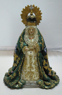 Virgen Macarena resina. Ref. 3/363. 26x20x13