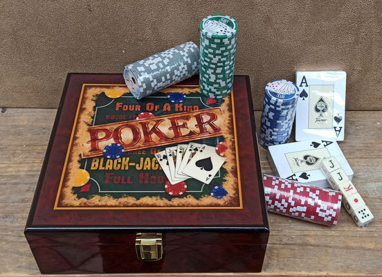 Caja con juego de póker con fichas. Ref 303012731. 22x22x8