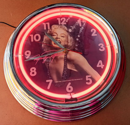 Reloj de pared Marilyn con neón. Ref 3480. 38x6