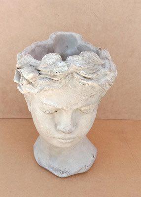 Macetero cabeza de mujer en cemento. Ref 28284. 20x15x12