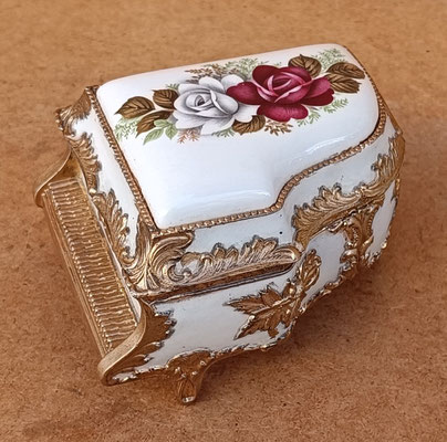 Caja piano musical vintage. Melodía Para Elisa. Metal y porcelana. 10x8x5