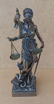 Justicia de resina acabado bronce. Ref 1346. 33x10x9